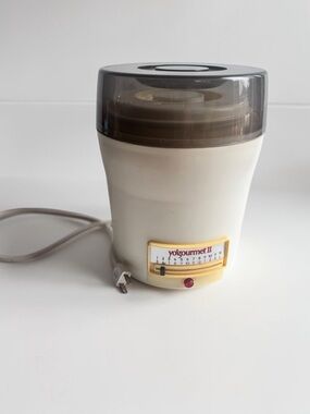 Yogourmet II Yogurt Maker Vintage Appliance Retro Kitchen Working